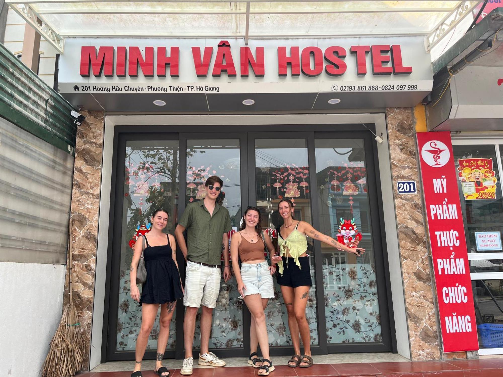 Minh Van Hostel Ha Giang Exteriör bild